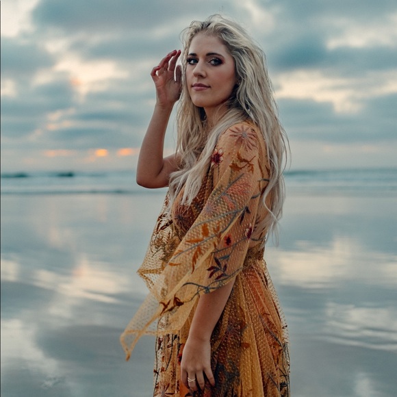 Meet your Posher, Joy - Picture 2 of 3